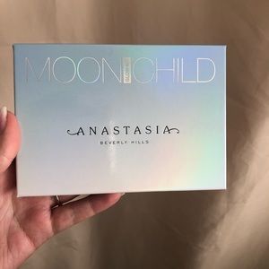 Anastasia Beverly Hills moon child glow kit